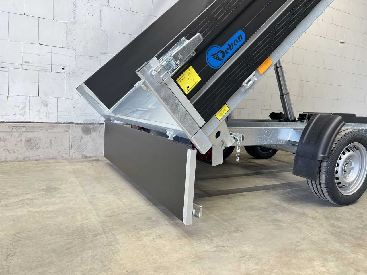 CHEVAL LIBERTE PW3.3E Black Dreiseitenkipper - קרון נגרר עם מזהיר: תמונה 3 CHEVAL LIBERTE PW3.3E Black Dreiseitenkipper - קרון נגרר עם מזהיר: תמונה 3