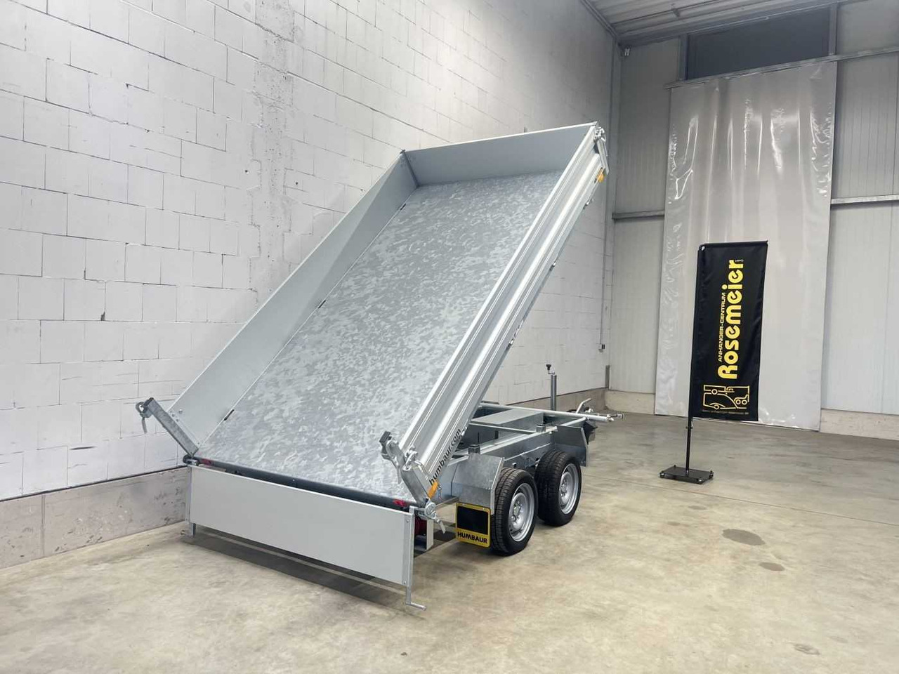 HUMBAUR HTK 3000.31 Dreiseitenkipper - קרון נגרר עם מזהיר: תמונה 2 HUMBAUR HTK 3000.31 Dreiseitenkipper - קרון נגרר עם מזהיר: תמונה 2