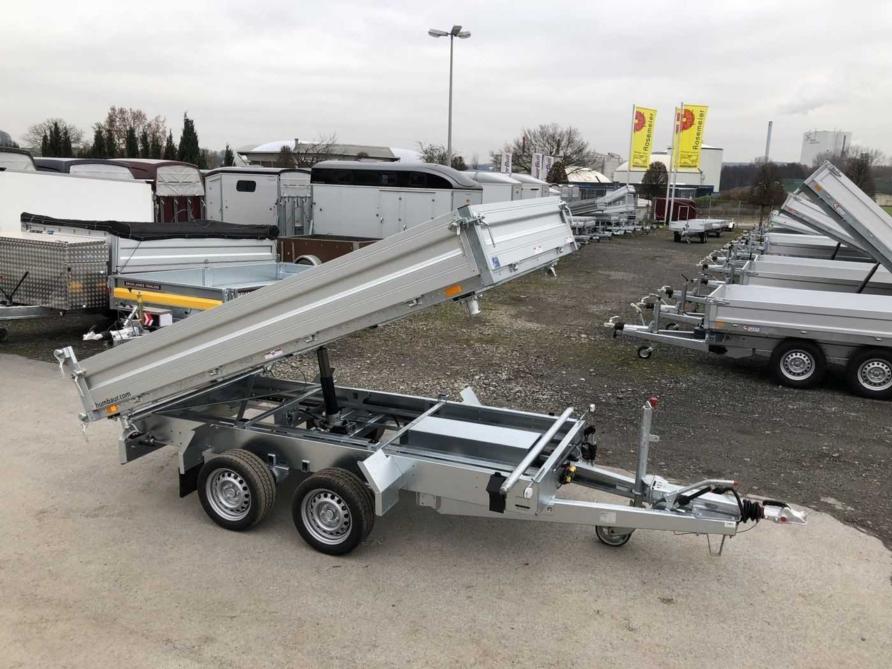 HUMBAUR HTK 3000.31 Dreiseitenkipper - קרון נגרר עם מזהיר: תמונה 1 HUMBAUR HTK 3000.31 Dreiseitenkipper - קרון נגרר עם מזהיר: תמונה 1