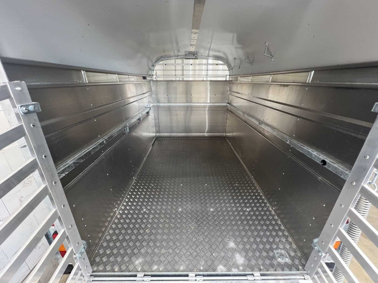 NUGENT L3018H Viehanhänger Nugent - קרון נגרר להובלת בעלי חיים: תמונה 4 NUGENT L3018H Viehanhänger Nugent - קרון נגרר להובלת בעלי חיים: תמונה 4