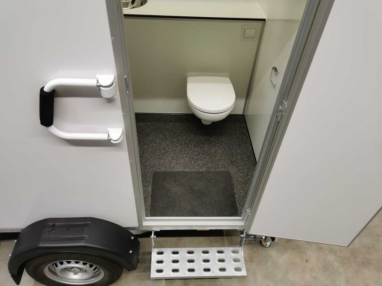 ROSEMEIER EW TA-NO Badanhänger mit WC LUX Toilettenanhänger - מכולת בנייה, קרון נגרר: תמונה 4 ROSEMEIER EW TA-NO Badanhänger mit WC LUX Toilettenanhänger - מכולת בנייה, קרון נגרר: תמונה 4