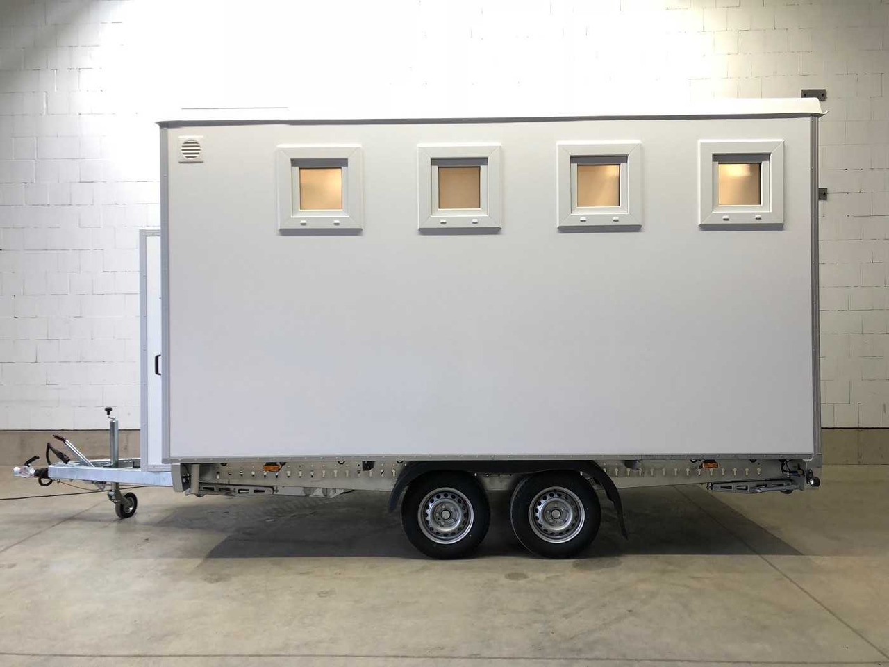 ROSEMEIER EW TA-NO Duschwagen mit 4 Duschen Toilettenanhänger - מכולת בנייה, קרון נגרר: תמונה 3 ROSEMEIER EW TA-NO Duschwagen mit 4 Duschen Toilettenanhänger - מכולת בנייה, קרון נגרר: תמונה 3
