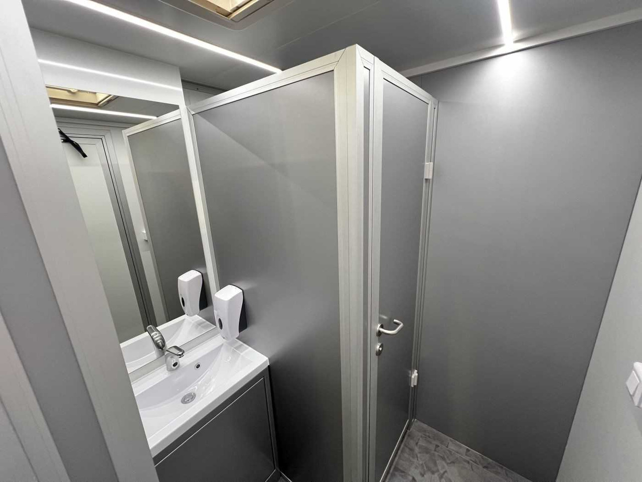 ROSEMEIER VE 2 Damen, 1 Herren, 2 Urinale Toilettenanhänger - מכולת בנייה, קרון נגרר: תמונה 5 ROSEMEIER VE 2 Damen, 1 Herren, 2 Urinale Toilettenanhänger - מכולת בנייה, קרון נגרר: תמונה 5