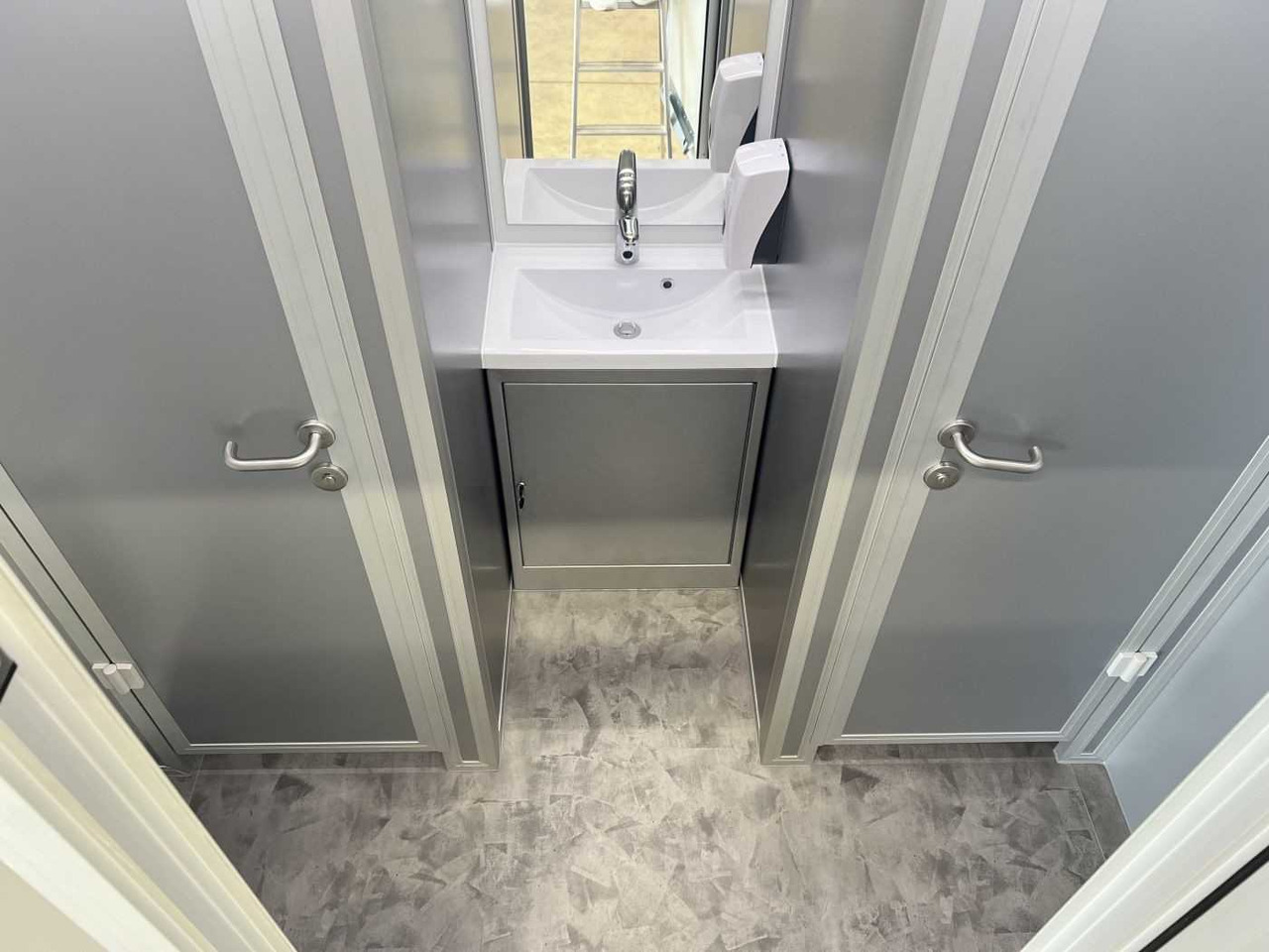 ROSEMEIER VE 2 Damen, 1 Herren, 2 Urinale Toilettenanhänger - מכולת בנייה, קרון נגרר: תמונה 3 ROSEMEIER VE 2 Damen, 1 Herren, 2 Urinale Toilettenanhänger - מכולת בנייה, קרון נגרר: תמונה 3