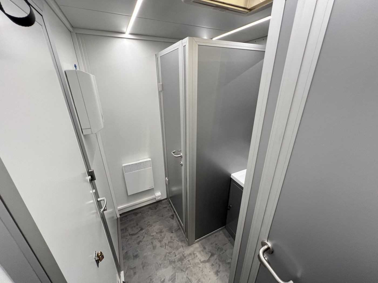 ROSEMEIER VE 2 Damen, 1 Herren, 2 Urinale Toilettenanhänger - מכולת בנייה, קרון נגרר: תמונה 4 ROSEMEIER VE 2 Damen, 1 Herren, 2 Urinale Toilettenanhänger - מכולת בנייה, קרון נגרר: תמונה 4