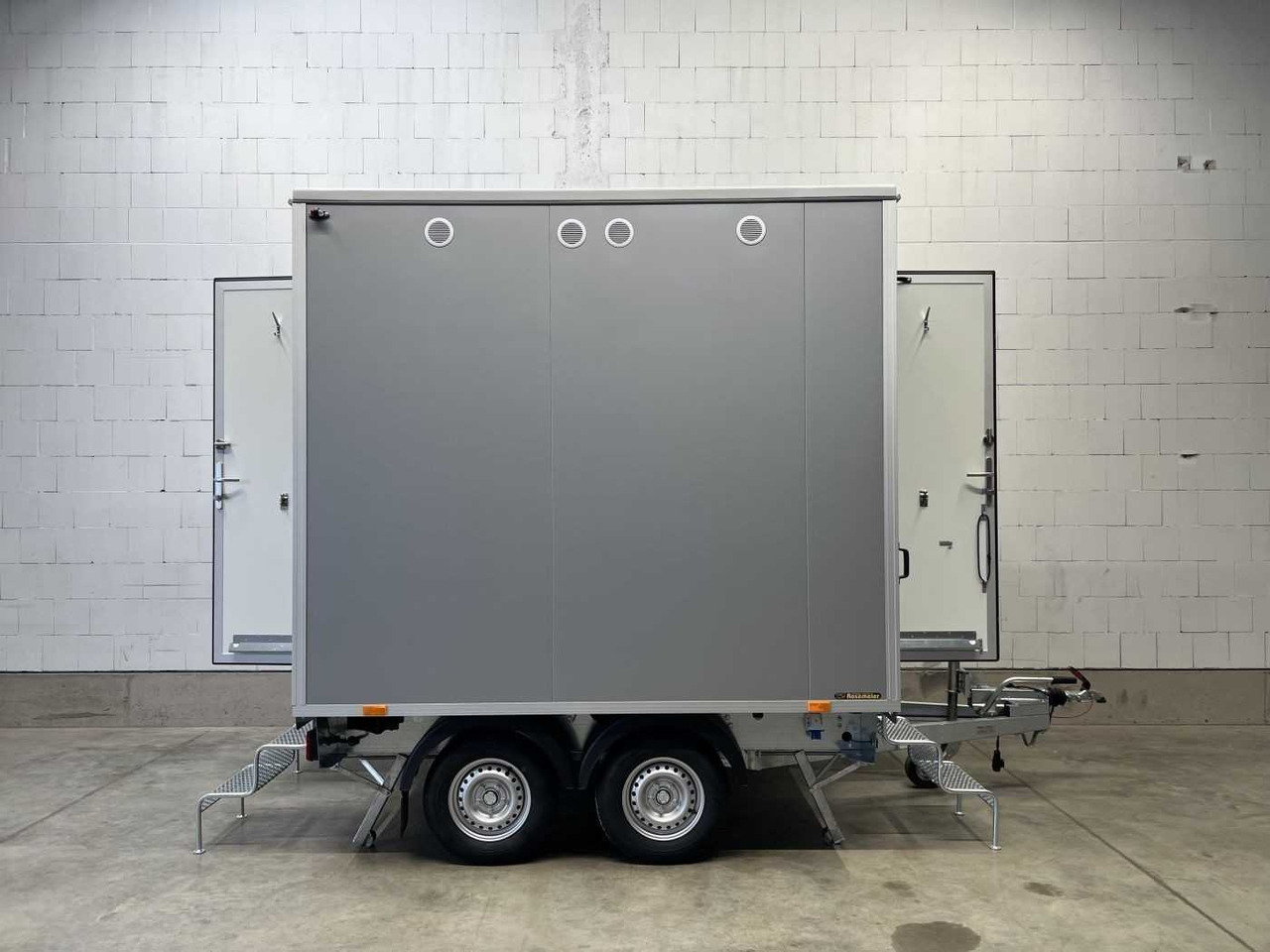ROSEMEIER VE Mobi 2473F Uni-Sex Toilettenanhänger - מכולת בנייה, קרון נגרר: תמונה 2 ROSEMEIER VE Mobi 2473F Uni-Sex Toilettenanhänger - מכולת בנייה, קרון נגרר: תמונה 2