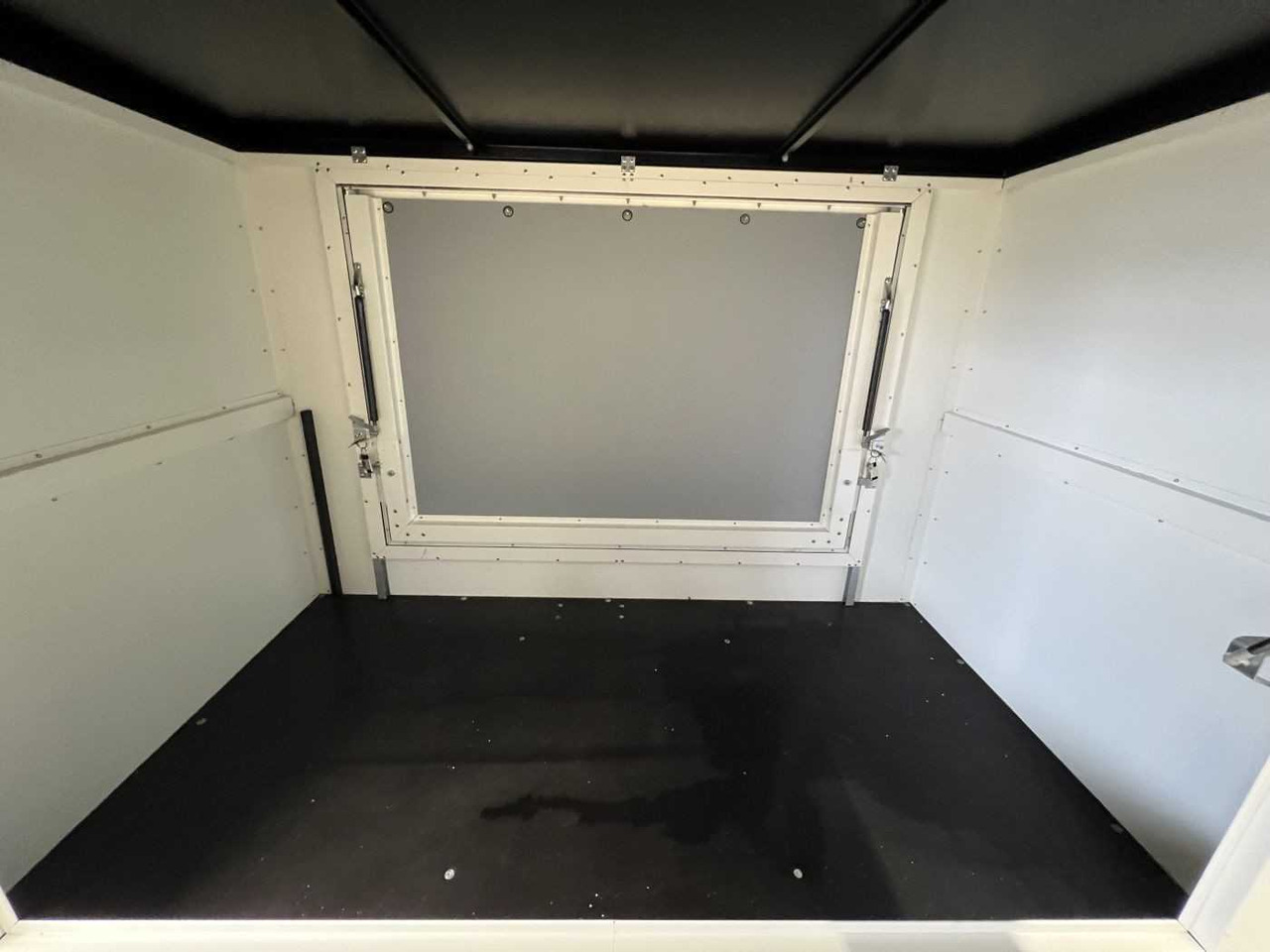 TPV HL-KT-EU2 mit 2 Aufstellklappe Verkaufsanhänger - קרון נגרר לממכר: תמונה 4 TPV HL-KT-EU2 mit 2 Aufstellklappe Verkaufsanhänger - קרון נגרר לממכר: תמונה 4