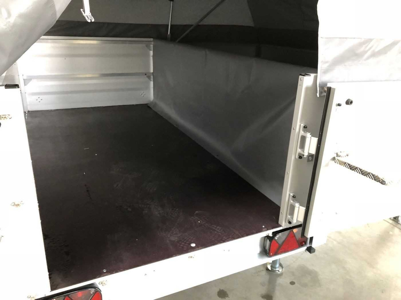 הַחכָּרָה TPV KT-EB3 Street Camper Campinganhänger TPV KT-EB3 Street Camper Campinganhänger: תמונה 14