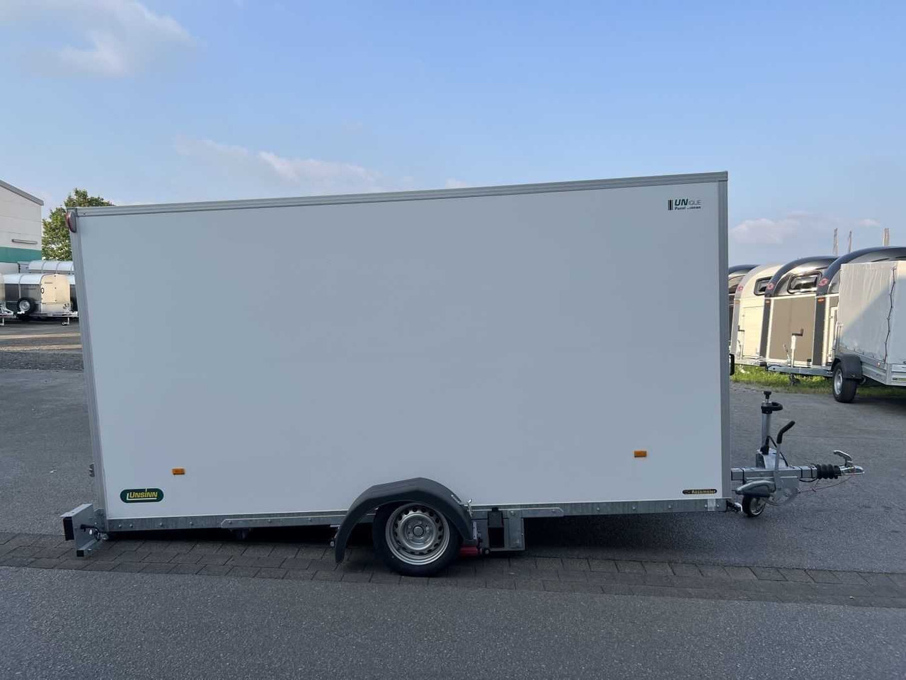 UNSINN UKA 3717-18-13 Absenk Kofferanhänger - קרון נגרר בתיבה סגורה: תמונה 1 UNSINN UKA 3717-18-13 Absenk Kofferanhänger - קרון נגרר בתיבה סגורה: תמונה 1