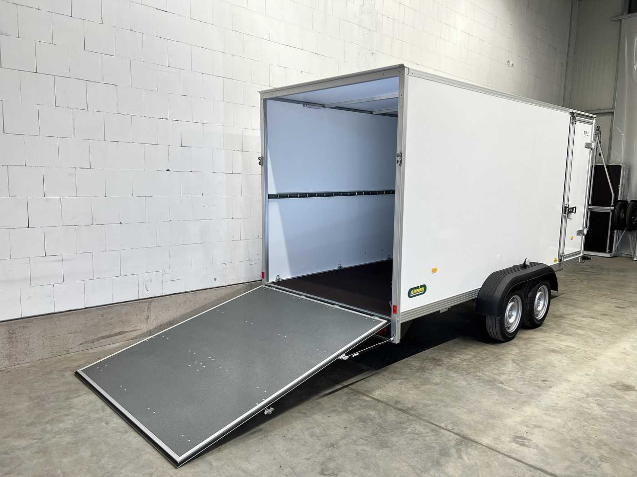 UNSINN UKU 421719-26-14 Rampe Tür Kofferanhänger - קרון נגרר בתיבה סגורה: תמונה 4 UNSINN UKU 421719-26-14 Rampe Tür Kofferanhänger - קרון נגרר בתיבה סגורה: תמונה 4