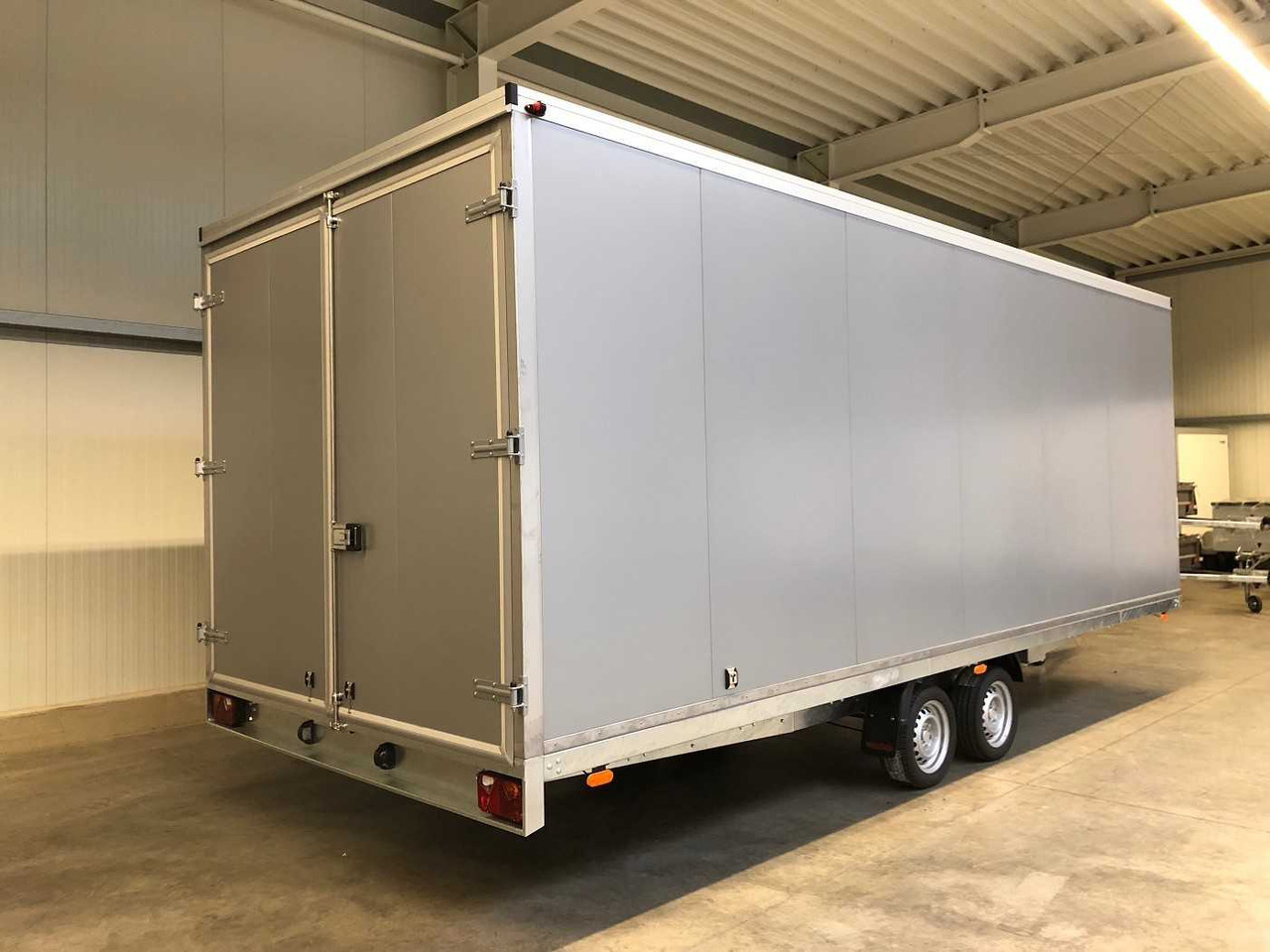 VEZEKO HK F 35.6 Kofferanhänger - קרון נגרר בתיבה סגורה: תמונה 2 VEZEKO HK F 35.6 Kofferanhänger - קרון נגרר בתיבה סגורה: תמונה 2