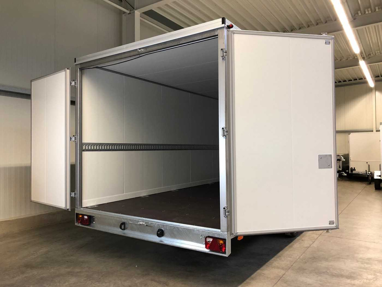 VEZEKO HK F 35.6 Kofferanhänger - קרון נגרר בתיבה סגורה: תמונה 5 VEZEKO HK F 35.6 Kofferanhänger - קרון נגרר בתיבה סגורה: תמונה 5