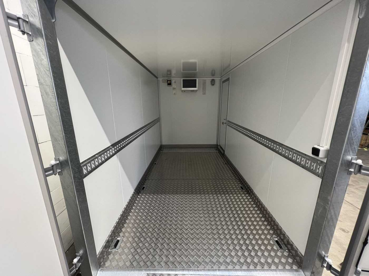 VEZEKO TK C 30.35 KH Rampe ausziehbar Kühlanhänger - קרון נגרר עם קירור: תמונה 5 VEZEKO TK C 30.35 KH Rampe ausziehbar Kühlanhänger - קרון נגרר עם קירור: תמונה 5