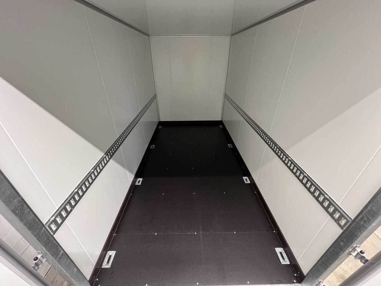 VEZEKO TK D 35.40 SP Flügeltüren Sond Kofferanhänger - קרון נגרר בתיבה סגורה: תמונה 3 VEZEKO TK D 35.40 SP Flügeltüren Sond Kofferanhänger - קרון נגרר בתיבה סגורה: תמונה 3