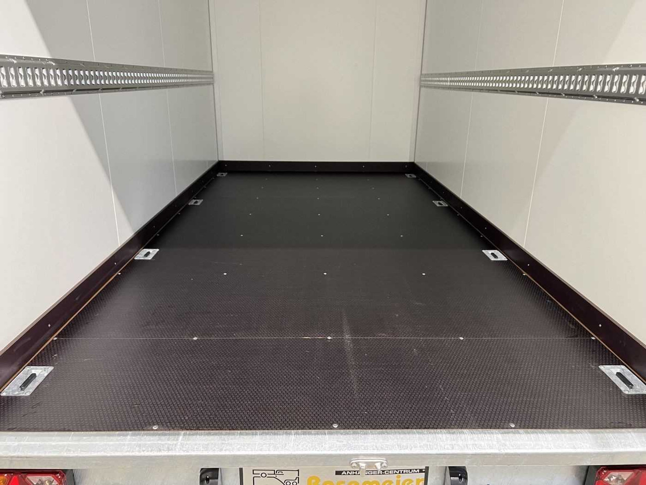 VEZEKO TK D 35.40 SP Flügeltüren Sond Kofferanhänger - קרון נגרר בתיבה סגורה: תמונה 4 VEZEKO TK D 35.40 SP Flügeltüren Sond Kofferanhänger - קרון נגרר בתיבה סגורה: תמונה 4