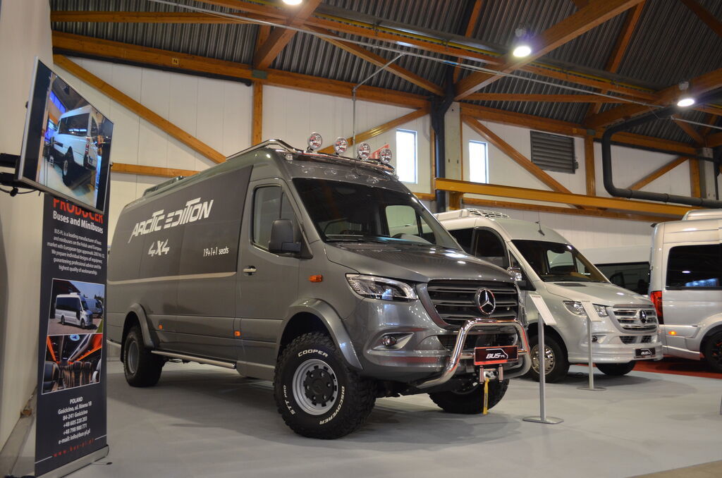 MERCEDES-BENZ Sprinter 519 4x4 high and low drive - מיניבוס, כלי רכב מסחרי לנוסעים: תמונה 2 MERCEDES-BENZ Sprinter 519 4x4 high and low drive - מיניבוס, כלי רכב מסחרי לנוסעים: תמונה 2