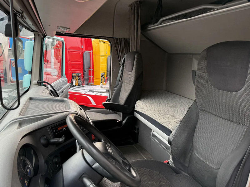 יחידת טרקטור DAF XF 106.460 XF460 4X2 Spacecab / 2 beds / Hydraulics / alcoa / full spoilers / ADR: תמונה 16 יחידת טרקטור DAF XF 106.460 XF460 4X2 Spacecab / 2 beds / Hydraulics / alcoa / full spoilers / ADR: תמונה 16