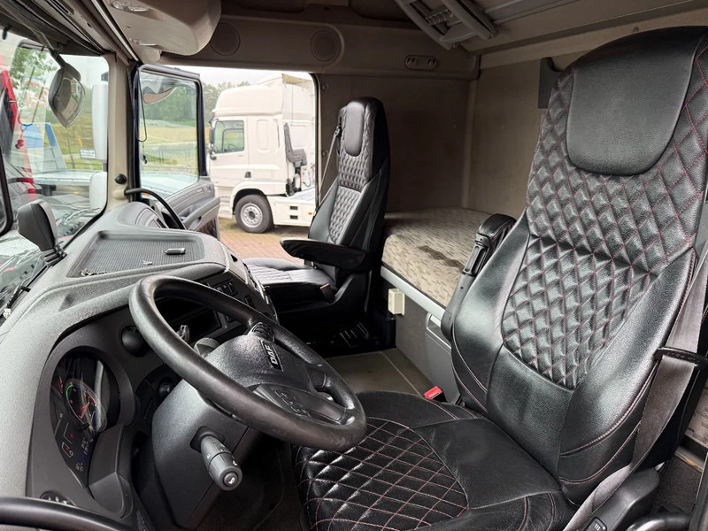 DAF XF 460 XF460 4X2 SSC / Mega Low deck / Leder Sitze / ACC / Standklima / Original 619 TKM / Holland Truck - יחידת טרקטור: תמונה 4 DAF XF 460 XF460 4X2 SSC / Mega Low deck / Leder Sitze / ACC / Standklima / Original 619 TKM / Holland Truck - יחידת טרקטור: תמונה 4