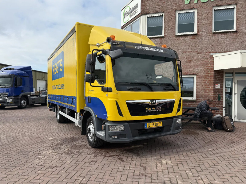 MAN TGL TGL 12.220 4X2 BL Koffer mit Ladebordwand - משאית תיבה: תמונה 1 MAN TGL TGL 12.220 4X2 BL Koffer mit Ladebordwand - משאית תיבה: תמונה 1
