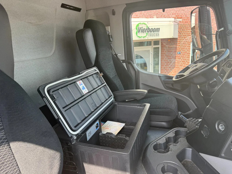 Mercedes-Benz Antos Antos 1824L 4X2 Schiebplane mit 2T Ladebordwand TOP ZUSTAND!!!!! - משאית וילונות צד: תמונה 4 Mercedes-Benz Antos Antos 1824L 4X2 Schiebplane mit 2T Ladebordwand TOP ZUSTAND!!!!! - משאית וילונות צד: תמונה 4
