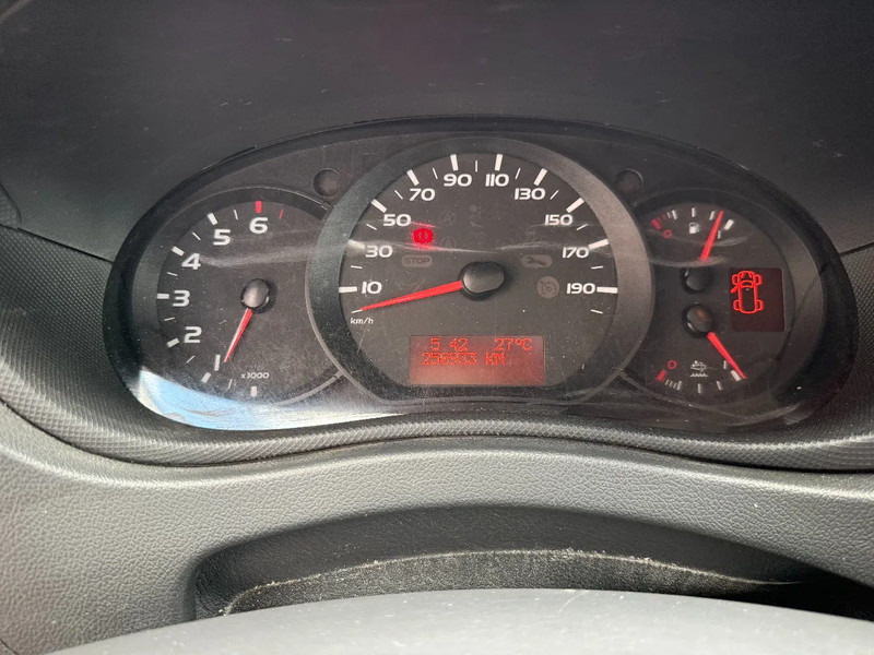 Renault Master Master 130HP Koffer mit Ladebordwand / Euro6 / TOP ZUSTAND - כלי רכב מסחרי עם תיבה: תמונה 3 Renault Master Master 130HP Koffer mit Ladebordwand / Euro6 / TOP ZUSTAND - כלי רכב מסחרי עם תיבה: תמונה 3