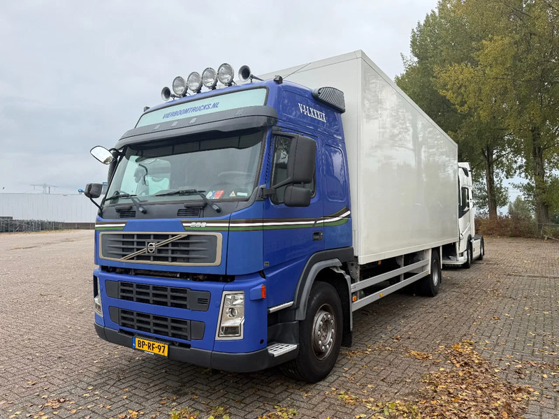 Volvo FM9-260 4X2 / Schaltgetriebe / Koffer mit Ladebordwand / Schaltgetriebe / Euro3 - משאית תיבה: תמונה 1 Volvo FM9-260 4X2 / Schaltgetriebe / Koffer mit Ladebordwand / Schaltgetriebe / Euro3 - משאית תיבה: תמונה 1