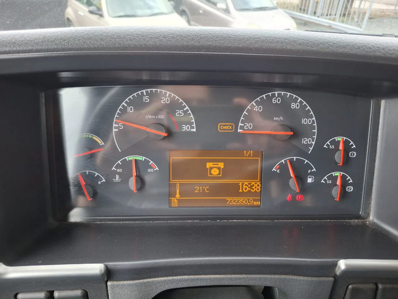 Volvo FM9-260 4X2 / Schaltgetriebe / Koffer mit Ladebordwand / Schaltgetriebe / Euro3 - משאית תיבה: תמונה 4 Volvo FM9-260 4X2 / Schaltgetriebe / Koffer mit Ladebordwand / Schaltgetriebe / Euro3 - משאית תיבה: תמונה 4
