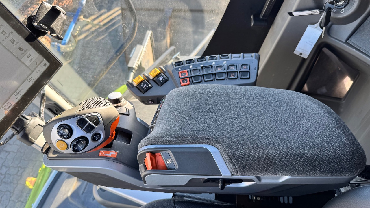 CLAAS Lexion 6900 TerraTrac 890 full Options - מקצרת קומבינה: תמונה 4 CLAAS Lexion 6900 TerraTrac 890 full Options - מקצרת קומבינה: תמונה 4