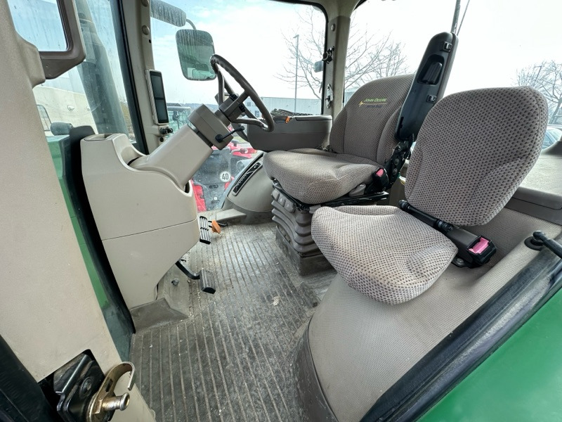 John Deere 8260R AutoPowr - טרקטור חקלאי: תמונה 4 John Deere 8260R AutoPowr - טרקטור חקלאי: תמונה 4