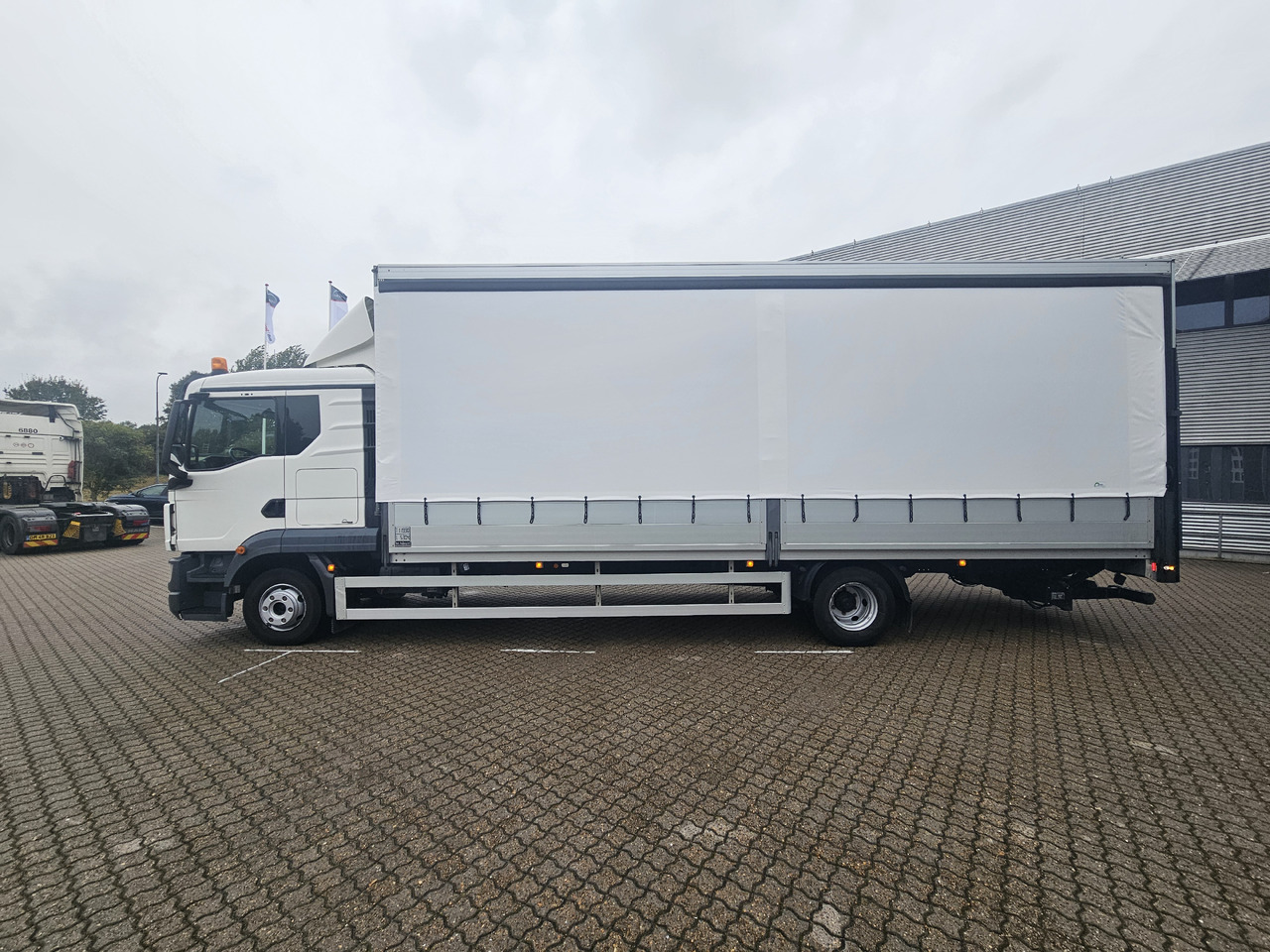 MAN TGL 12.250 - משאית וילונות צד: תמונה 3 MAN TGL 12.250 - משאית וילונות צד: תמונה 3