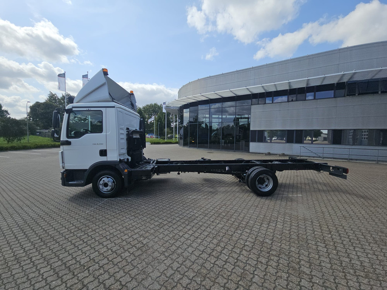 MAN TGL 8.190 - משאית עם שלדת תא: תמונה 2 MAN TGL 8.190 - משאית עם שלדת תא: תמונה 2