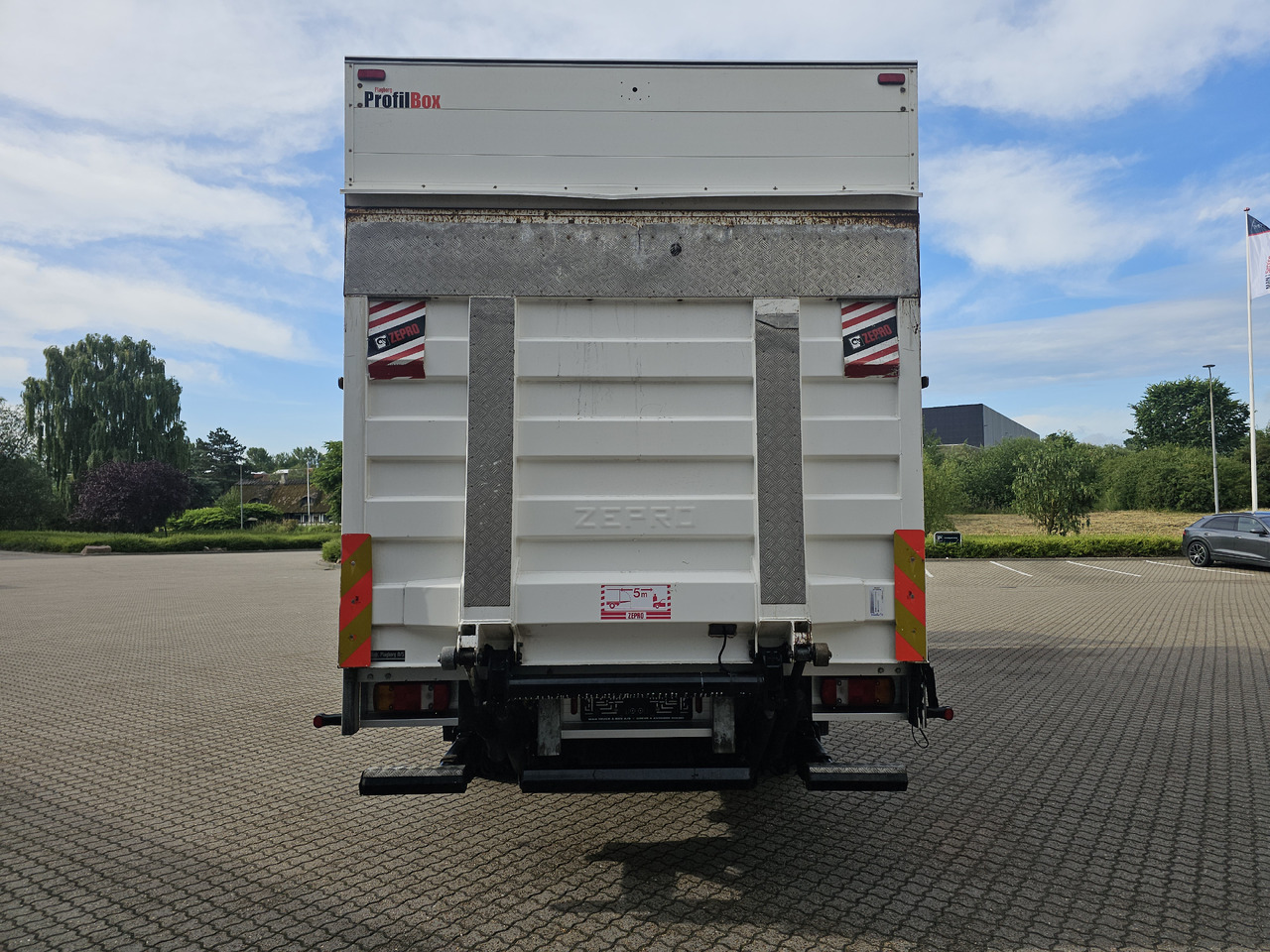 MAN TGM 18.290 - משאית תיבה: תמונה 4 MAN TGM 18.290 - משאית תיבה: תמונה 4