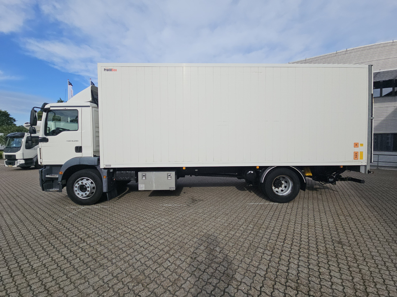 MAN TGM 18.290 - משאית תיבה: תמונה 2 MAN TGM 18.290 - משאית תיבה: תמונה 2