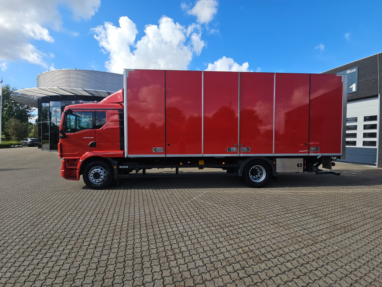 MAN TGM 18.320 - משאית תיבה: תמונה 2 MAN TGM 18.320 - משאית תיבה: תמונה 2
