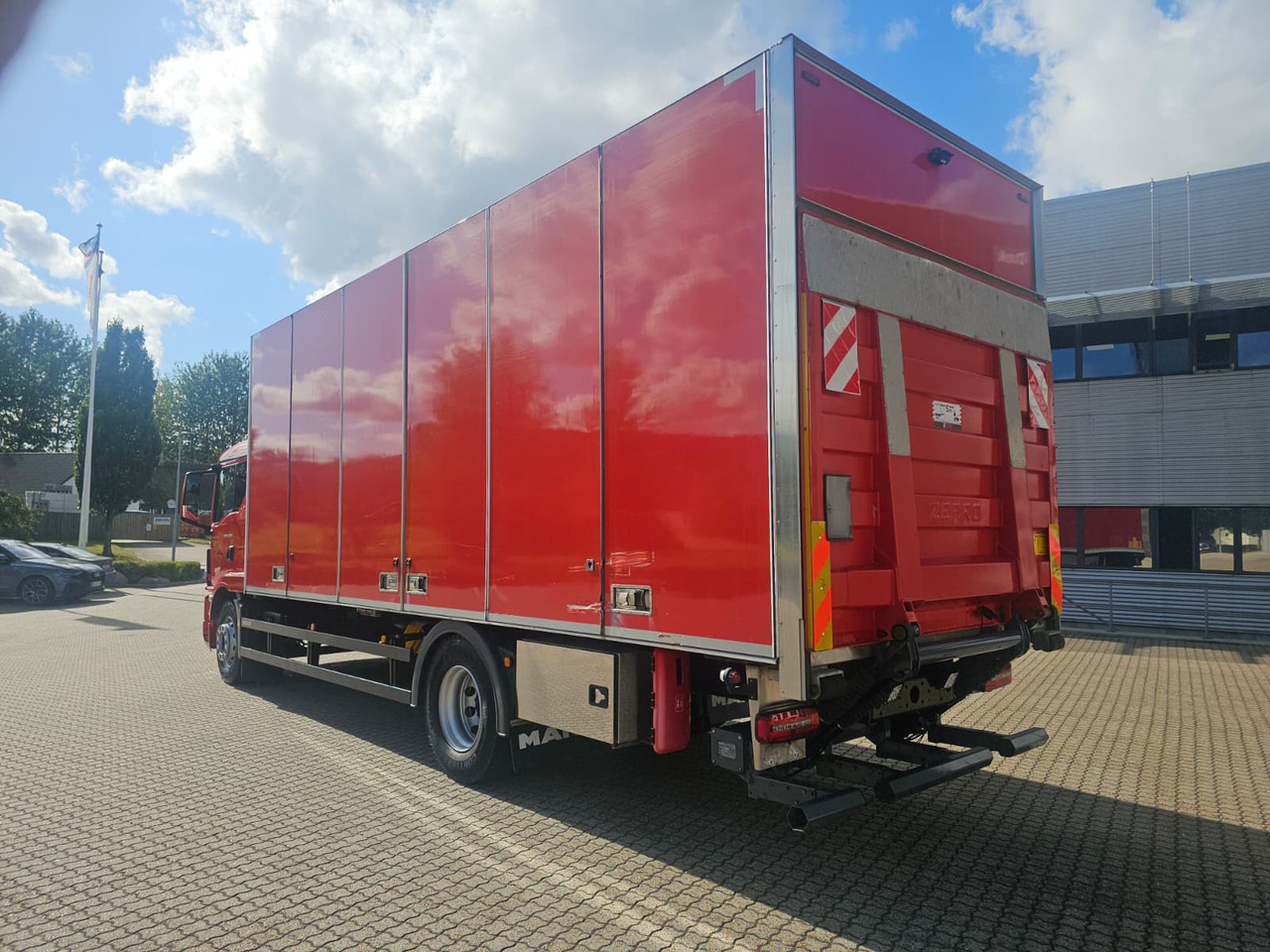 MAN TGM 18.320 - משאית תיבה: תמונה 3 MAN TGM 18.320 - משאית תיבה: תמונה 3