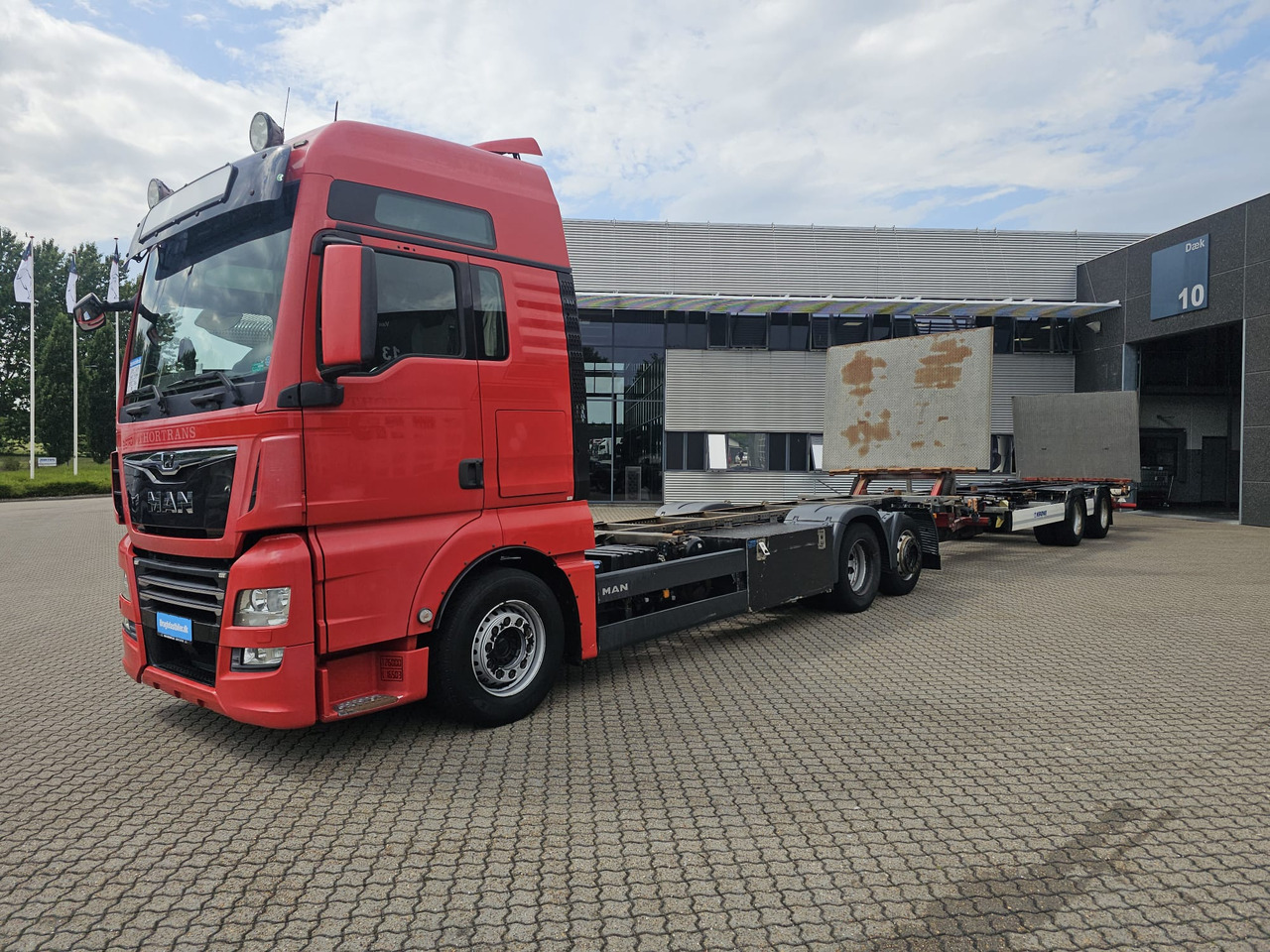 MAN TGX 26.500 with trailer - מוביל מכולות/ משאית החלפת גוף: תמונה 1 MAN TGX 26.500 with trailer - מוביל מכולות/ משאית החלפת גוף: תמונה 1