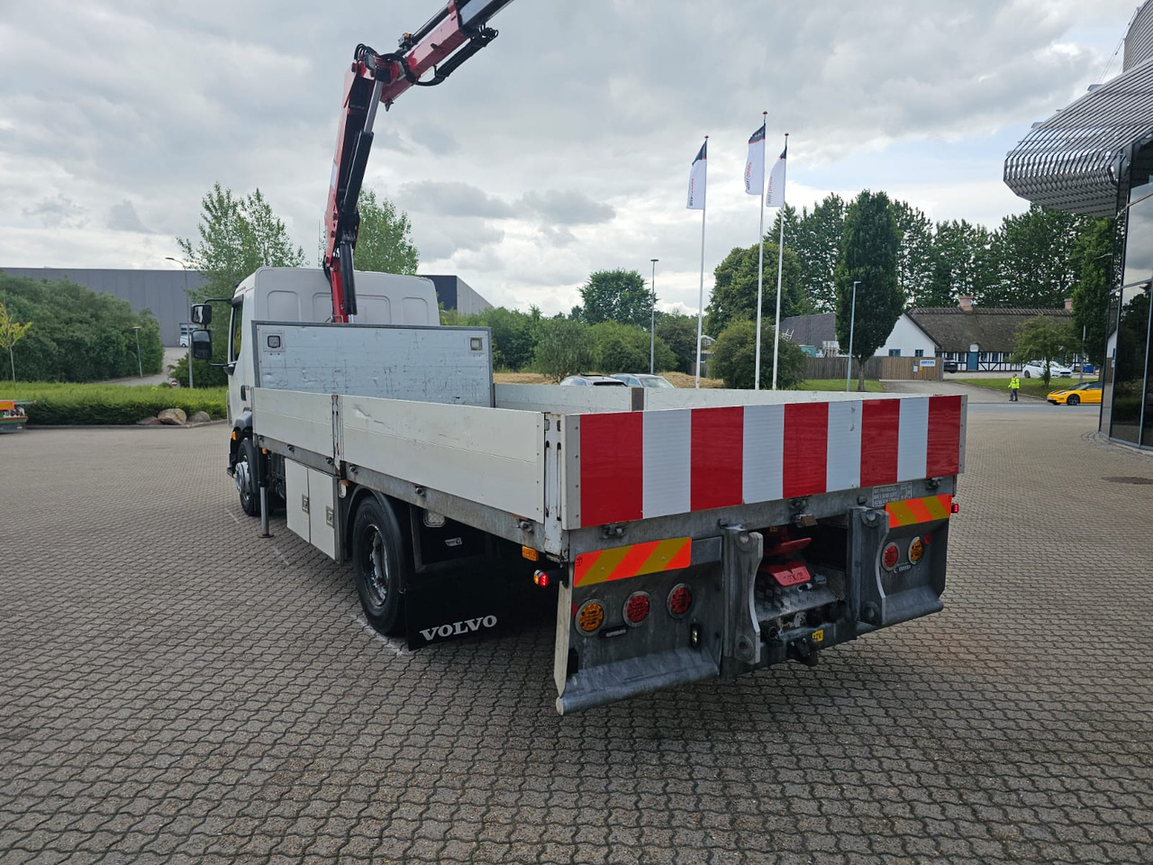 Volvo FL250 - משאית צד נופל/ שטוחה, משאית מנוף: תמונה 5 Volvo FL250 - משאית צד נופל/ שטוחה, משאית מנוף: תמונה 5