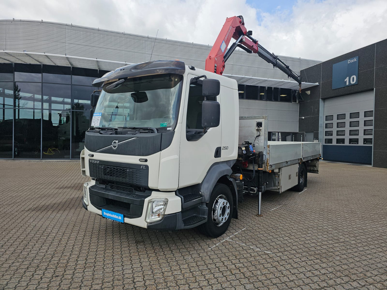 Volvo FL250 - משאית צד נופל/ שטוחה, משאית מנוף: תמונה 1 Volvo FL250 - משאית צד נופל/ שטוחה, משאית מנוף: תמונה 1