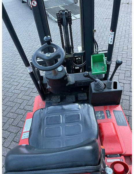 Linde E12 - מלגזה חשמלית: תמונה 3 Linde E12 - מלגזה חשמלית: תמונה 3