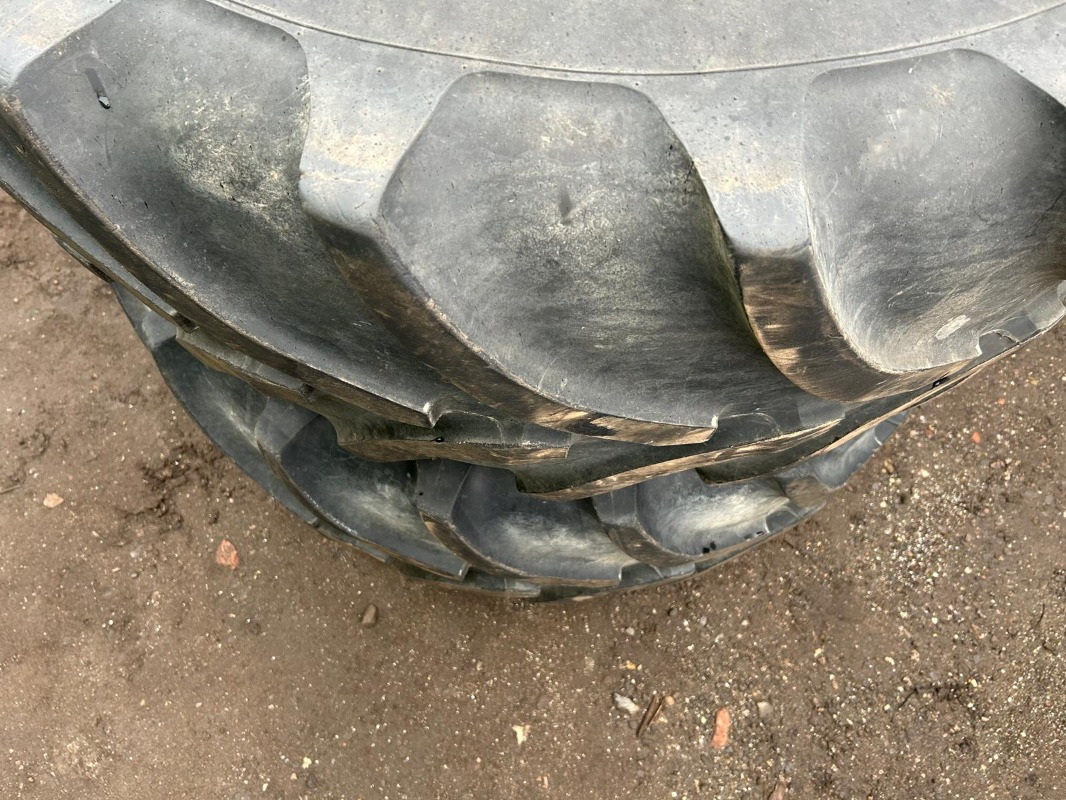 600/70R28 650/85R38 Kompletträder - צמיג עבור מכונה חקלאית: תמונה 4 600/70R28 650/85R38 Kompletträder - צמיג עבור מכונה חקלאית: תמונה 4