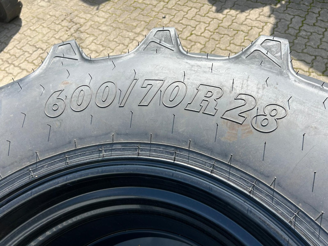 BKT 600/70R28 - 2 Stück - גלגלים וצמיגים עבור מכונה חקלאית: תמונה 4 BKT 600/70R28 - 2 Stück - גלגלים וצמיגים עבור מכונה חקלאית: תמונה 4