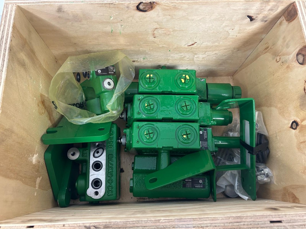 John Deere Einhebelsteuergerät mechanisch vom 6155R - חלקי הידרוליקה עבור מכונה חקלאית: תמונה 2 John Deere Einhebelsteuergerät mechanisch vom 6155R - חלקי הידרוליקה עבור מכונה חקלאית: תמונה 2