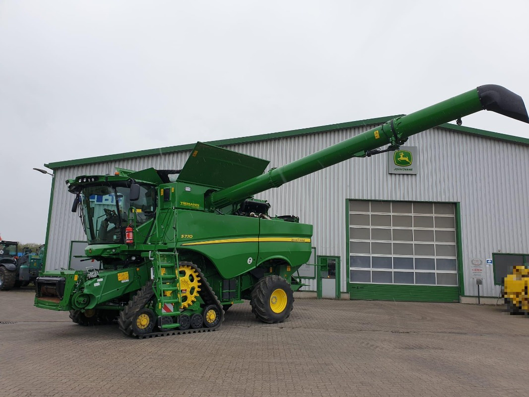 John Deere S770 - מקצרת קומבינה: תמונה 1 John Deere S770 - מקצרת קומבינה: תמונה 1