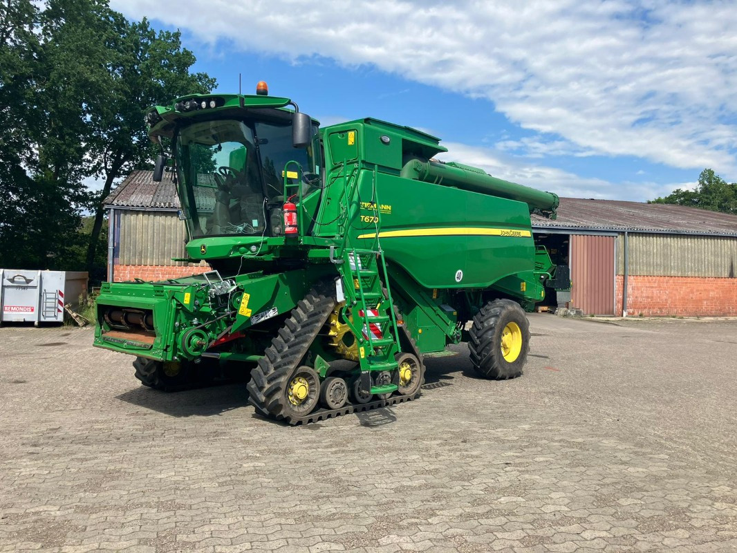 John Deere T670 - מקצרת קומבינה: תמונה 1 John Deere T670 - מקצרת קומבינה: תמונה 1