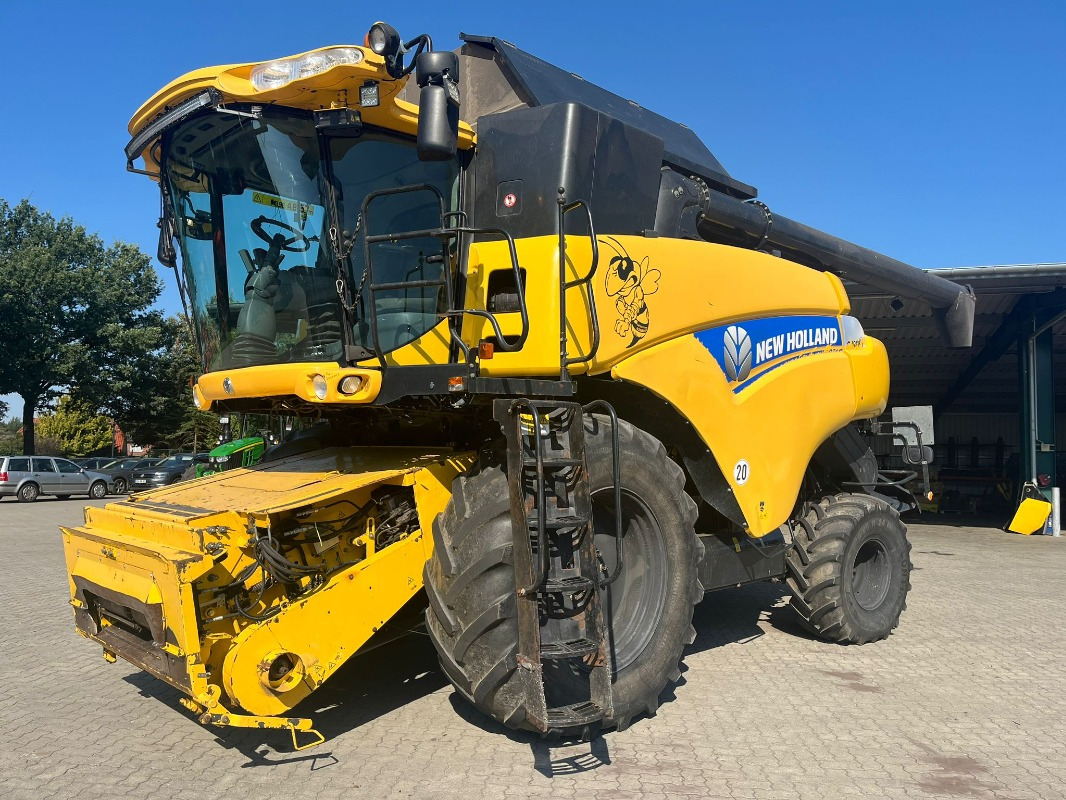 New Holland CR 9080 - מקצרת קומבינה: תמונה 2 New Holland CR 9080 - מקצרת קומבינה: תמונה 2
