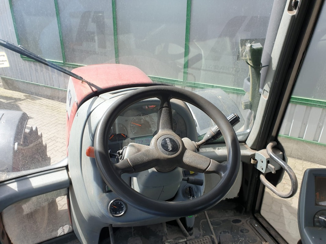 Valtra T151 - טרקטור חקלאי: תמונה 2 Valtra T151 - טרקטור חקלאי: תמונה 2