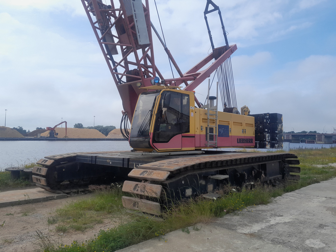 Liebherr LR1130 - מכונת בנייה: תמונה 2 Liebherr LR1130 - מכונת בנייה: תמונה 2