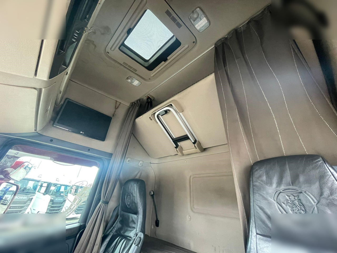 מוביל מכולות/ משאית החלפת גוף SCANIA R560: תמונה 7