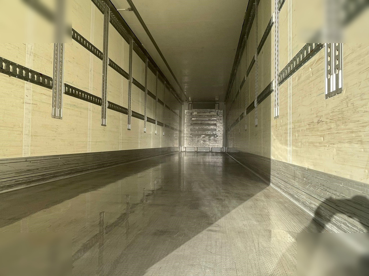 SCHMITZ CARGOBULL - סמיטריילר עם קירור: תמונה 3 SCHMITZ CARGOBULL - סמיטריילר עם קירור: תמונה 3