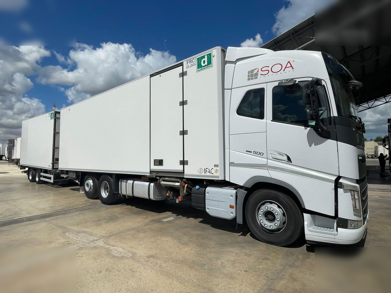 VOLVO FH500 - משאית קירור: תמונה 1 VOLVO FH500 - משאית קירור: תמונה 1